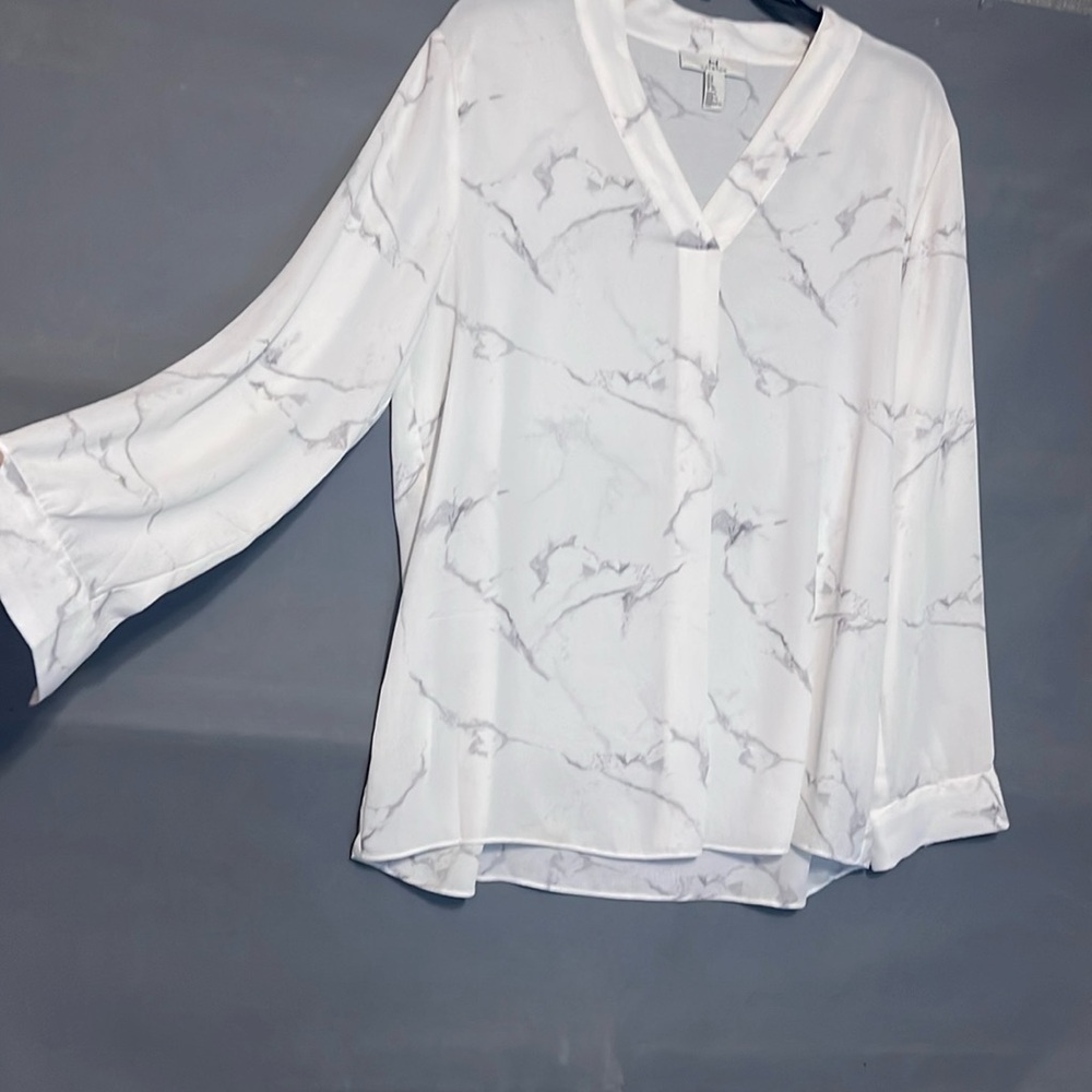 H by Halston Marble Print V-Neck Blouse Large Gray White Abstract Top